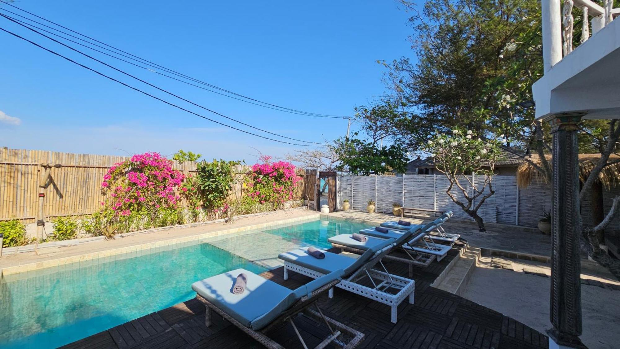 Aurora: 4 Bedroom Front * Gili Meno