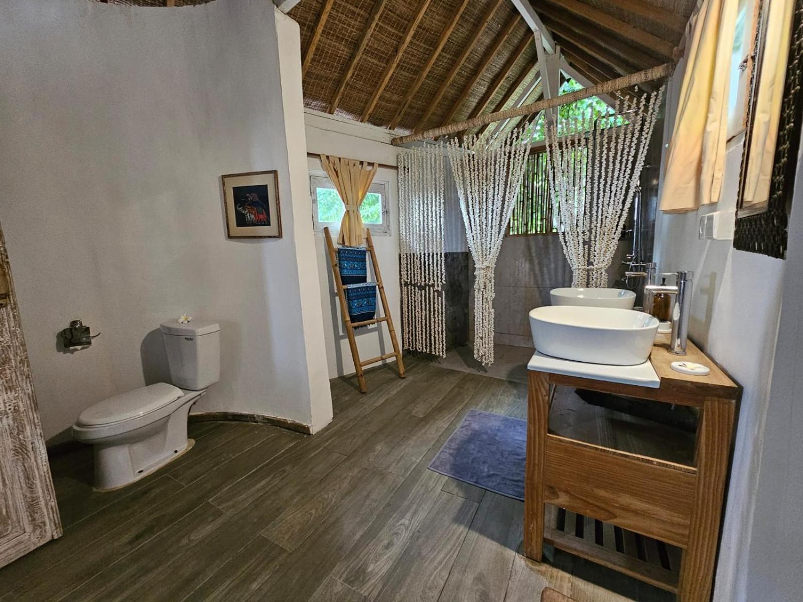 Aurora: 4 Bedroom Front Gili Meno
